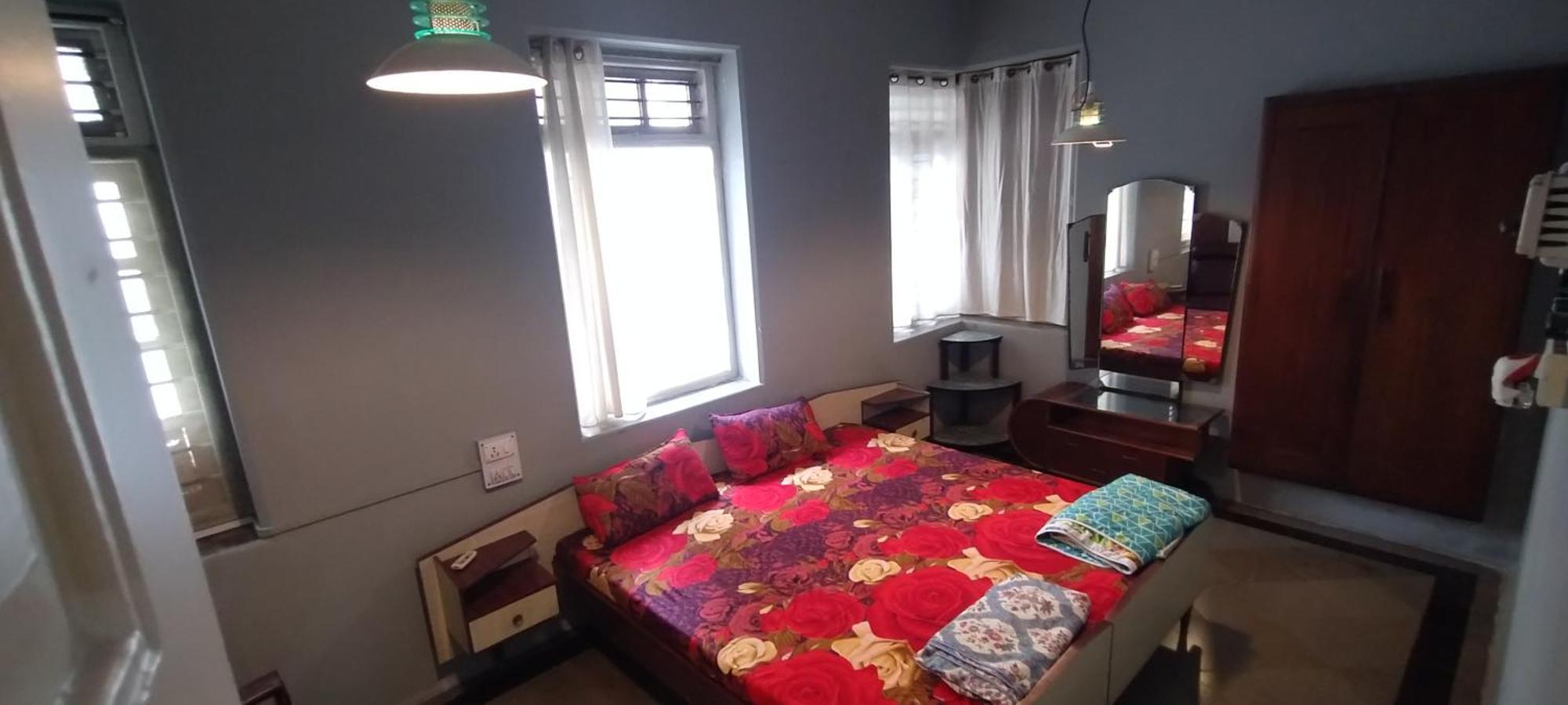 Madhav Bhavan Guest House Pune Bagian luar foto