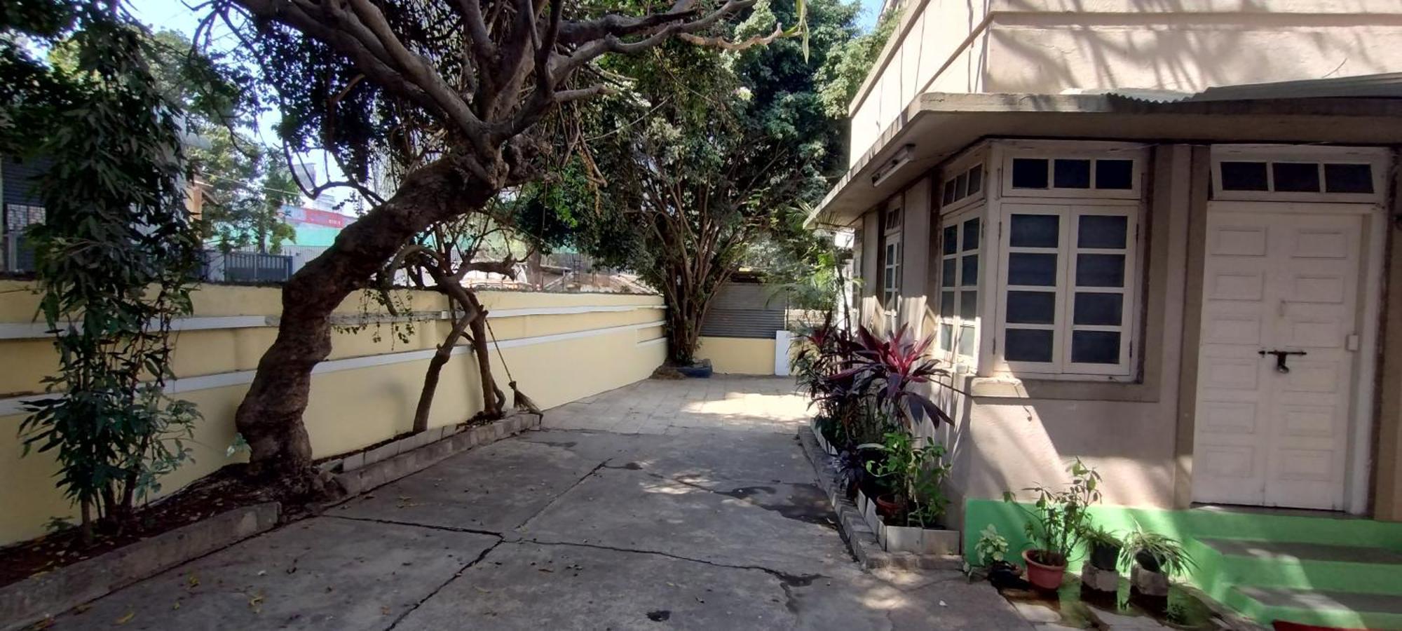 Madhav Bhavan Guest House Pune Bagian luar foto